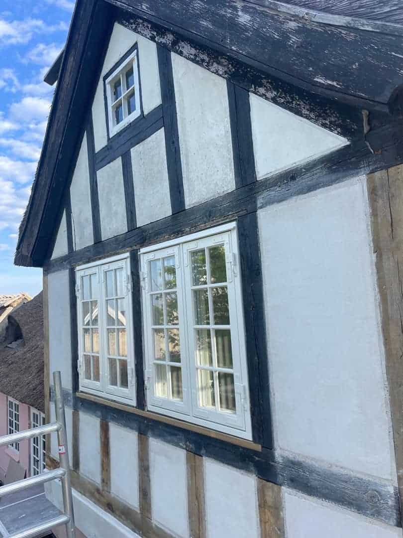 Renovering Tisvildeleje — bindingsværk med nye Bøjsøe-vinduer
