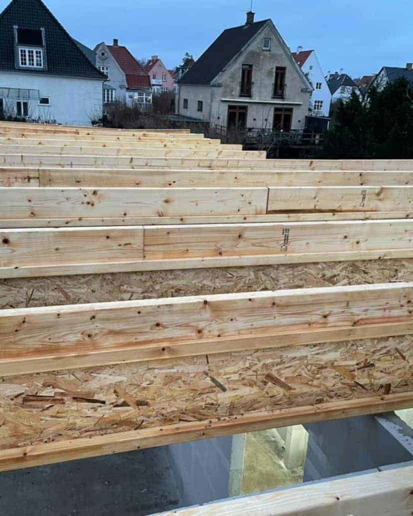 Svalevej — ny tagkonstruktion på tilbygning under opførelse