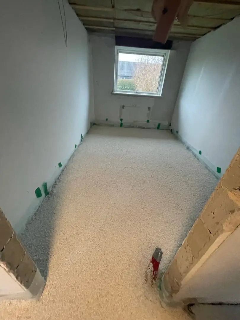 Renovering Frederikssund — afdækket loft med isolering